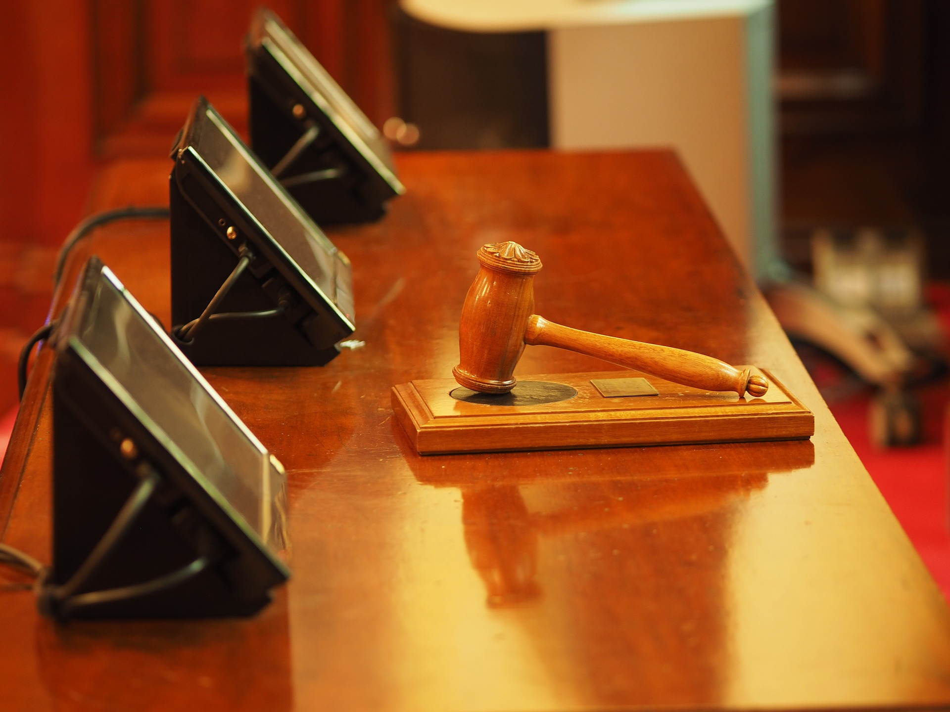 judge gavel on table